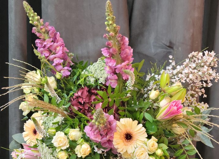 Bouquet artisanal rose et crème Cap Vert