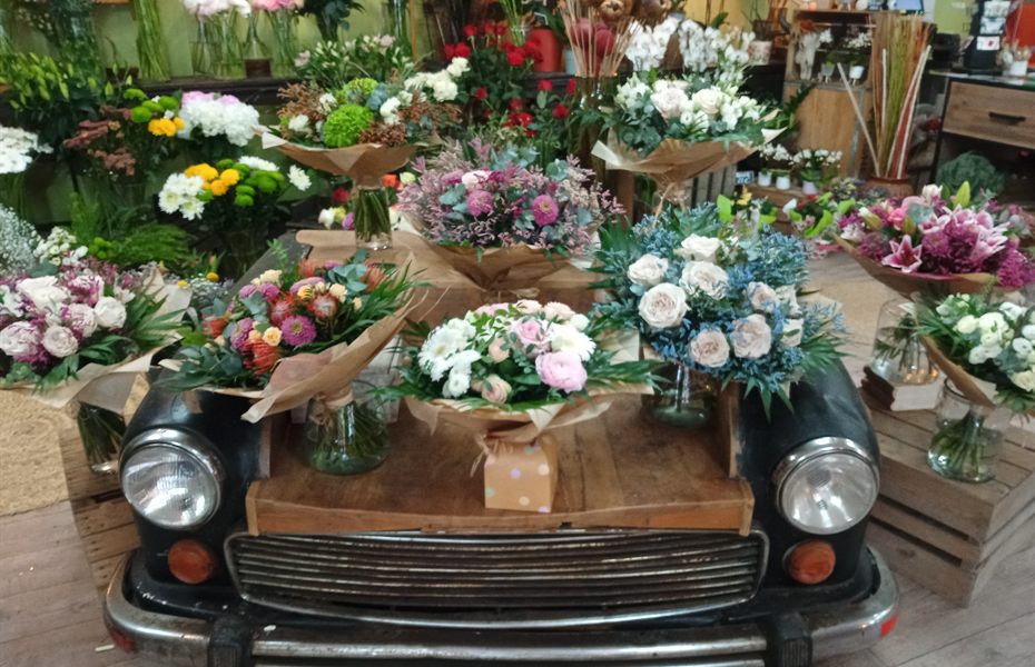 Intérieur de la boutique Cap Vert, bouquets préparés à la main